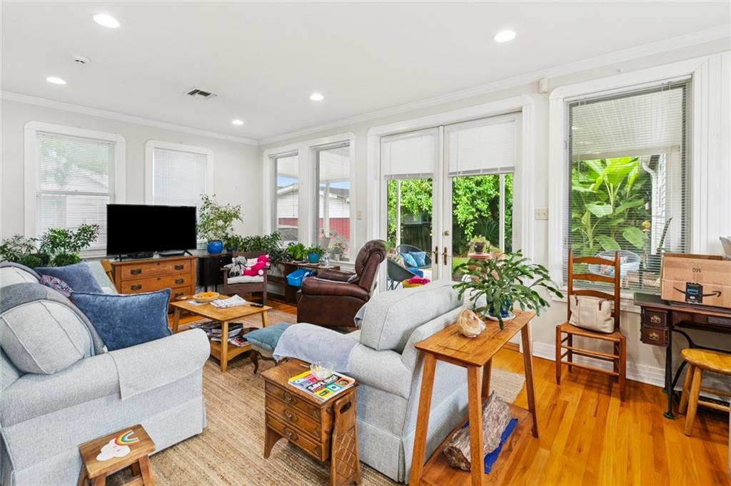 360 VINET Avenue