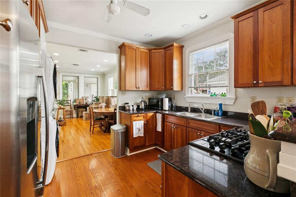 360 VINET Avenue