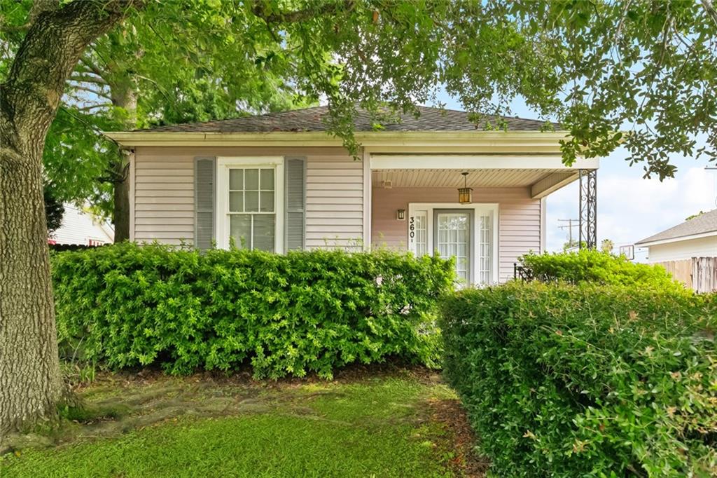 360 VINET Avenue