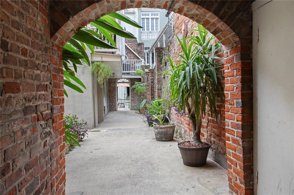 527 DUMAINE Street 1