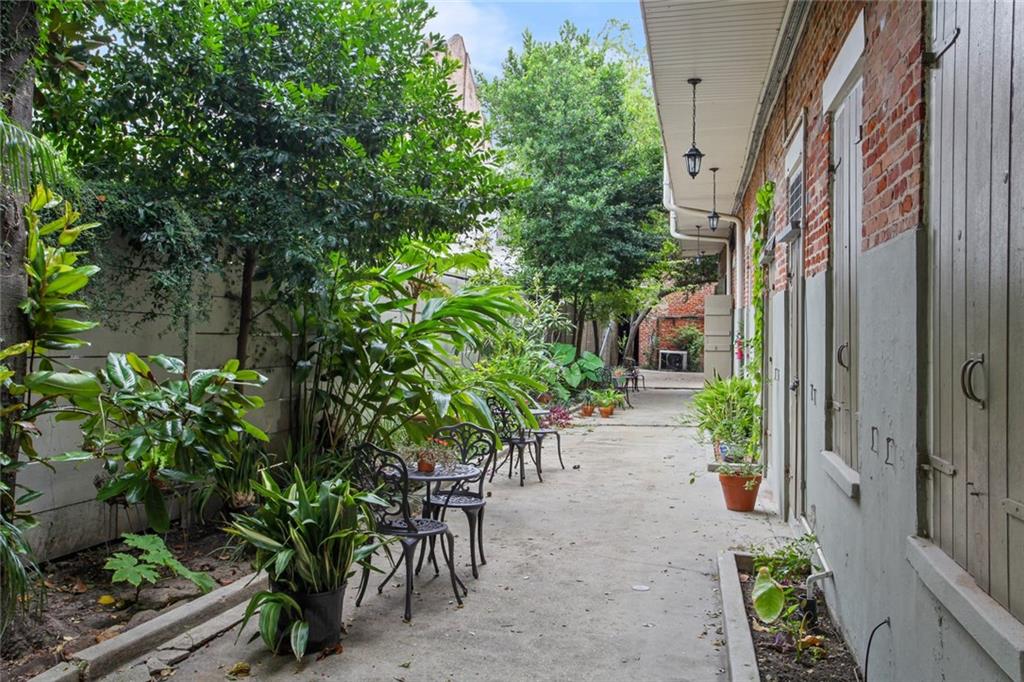 527 DUMAINE Street 1