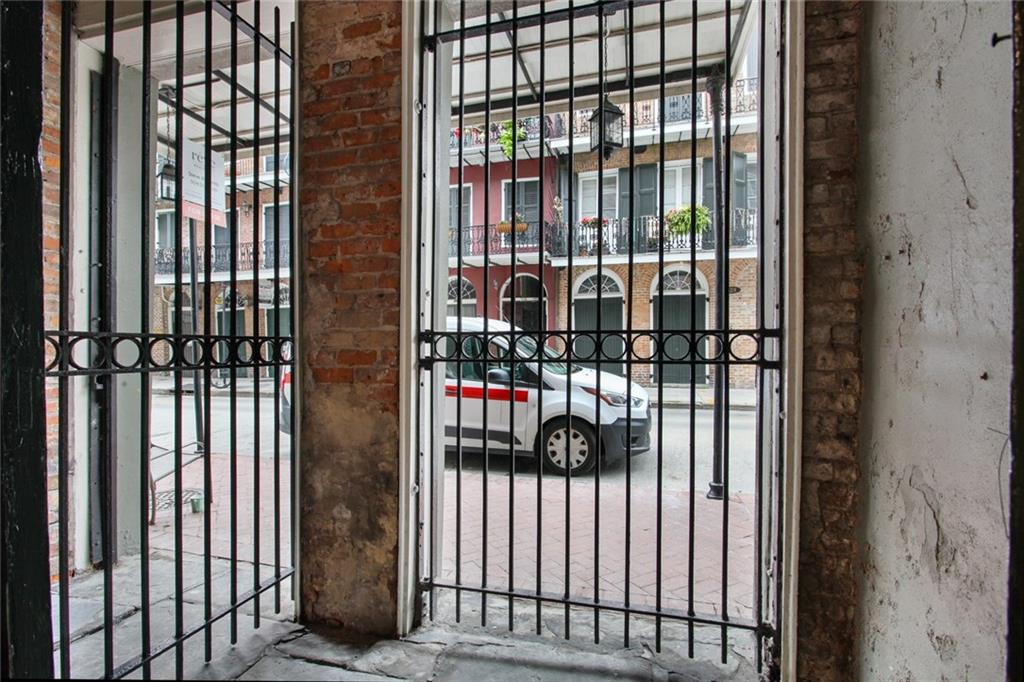 527 DUMAINE Street 1