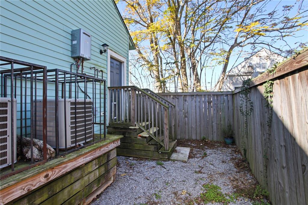 812 HOMER Street