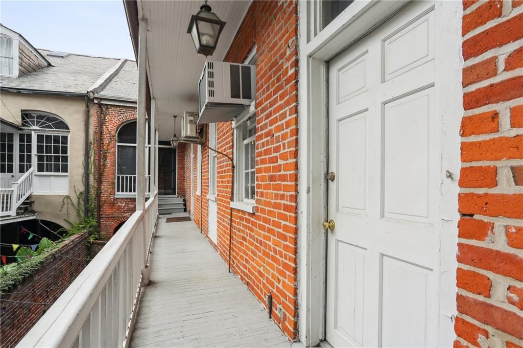 1133 ROYAL Street 7