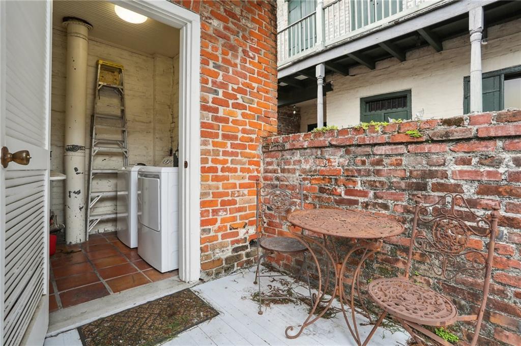 1133 ROYAL Street 7