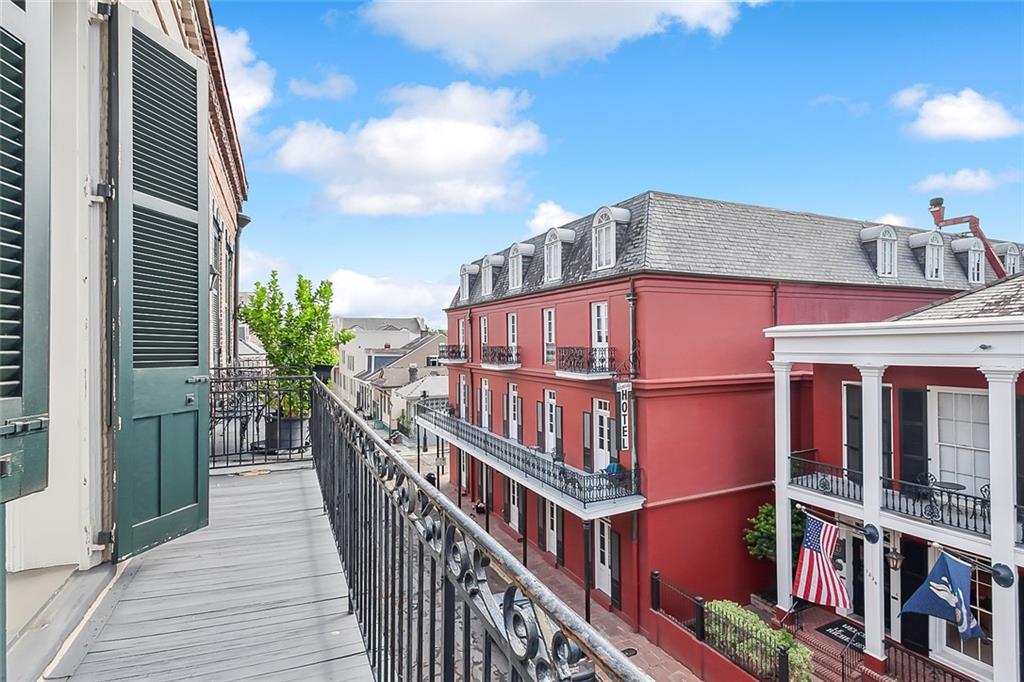 1229 CHARTRES Street