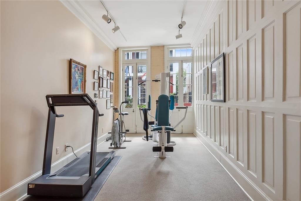 1229 CHARTRES Street