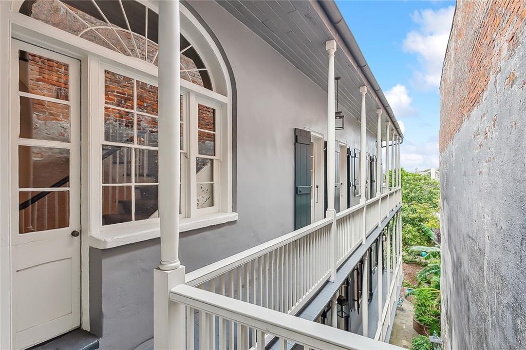 1229 CHARTRES Street