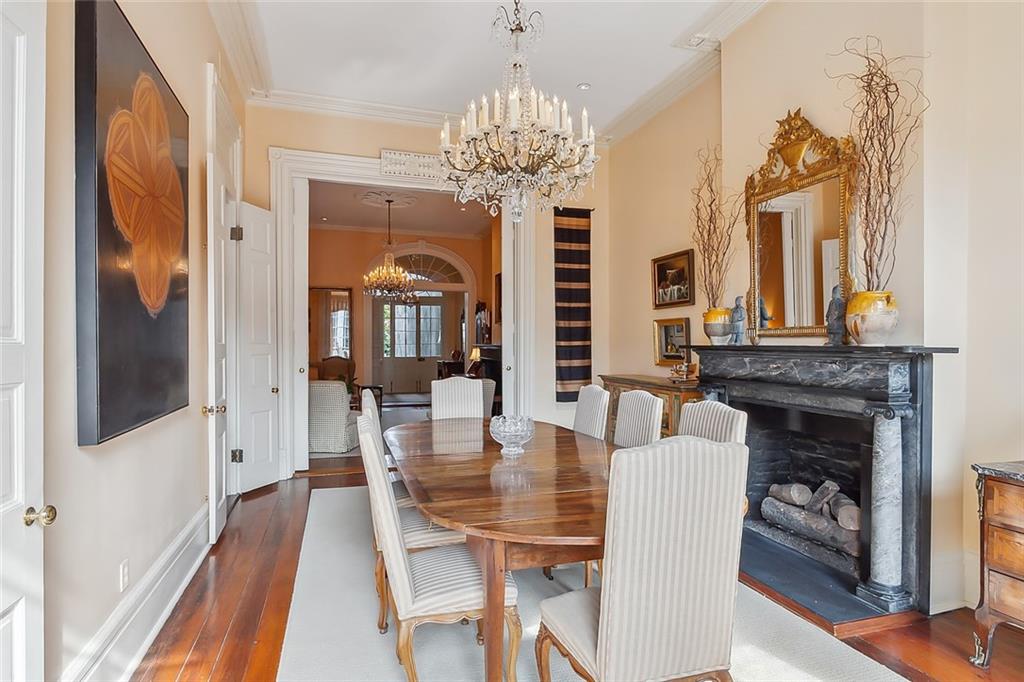 1229 CHARTRES Street