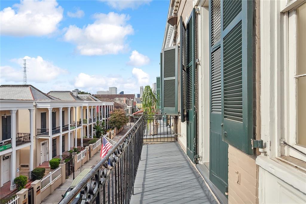 1229 CHARTRES Street