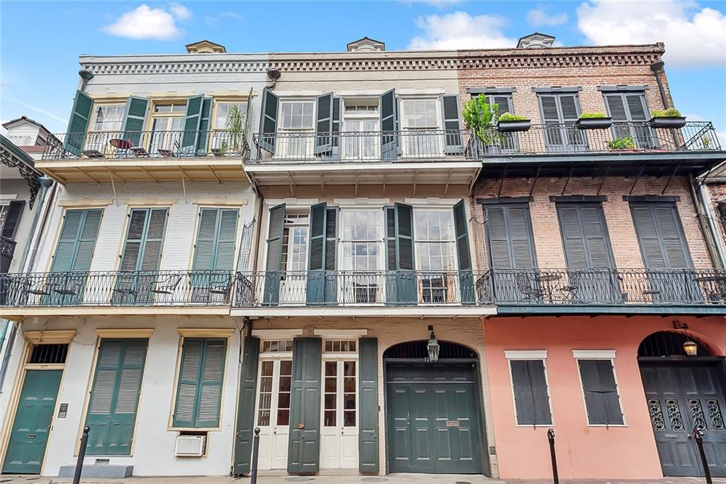 1229 CHARTRES Street