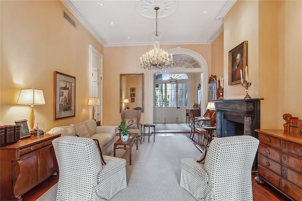 1229 CHARTRES Street