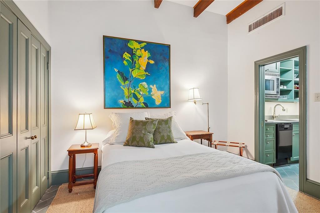 1229 CHARTRES Street