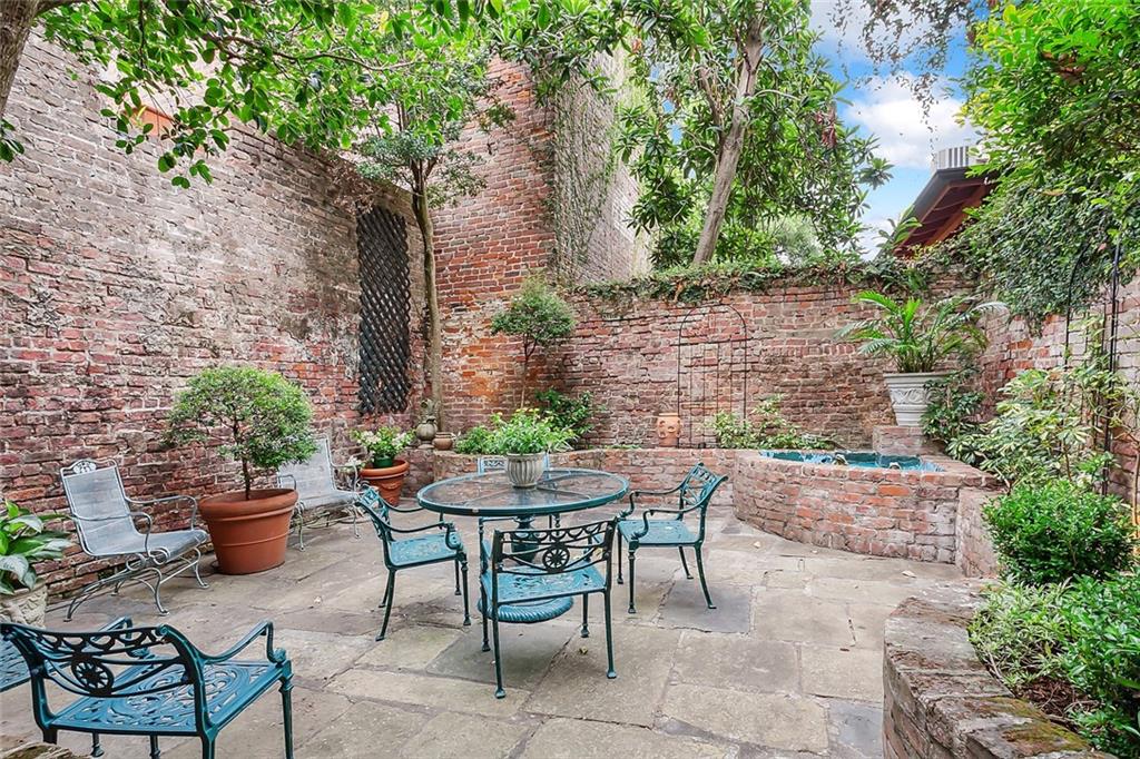 1229 CHARTRES Street