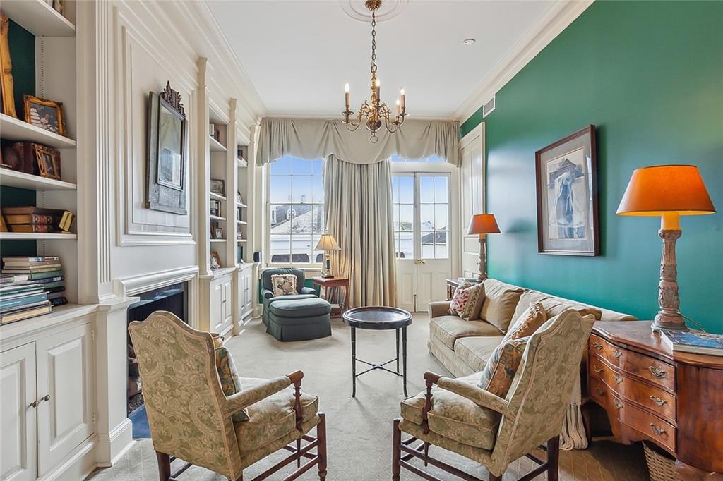 1229 CHARTRES Street