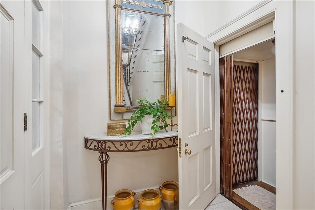 1229 CHARTRES Street