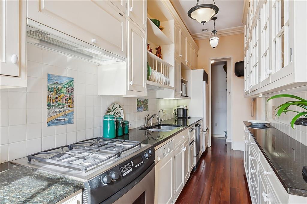 1229 CHARTRES Street