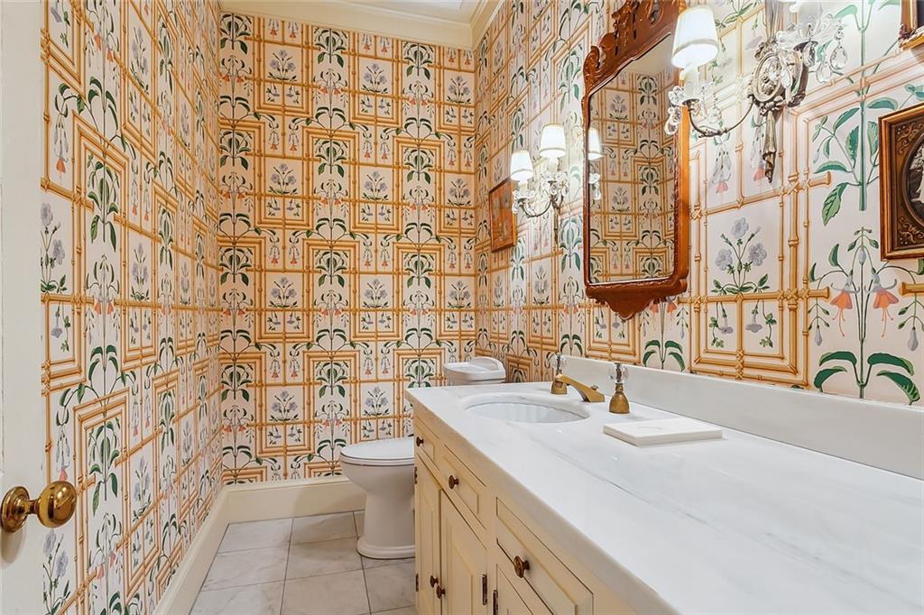 1229 CHARTRES Street