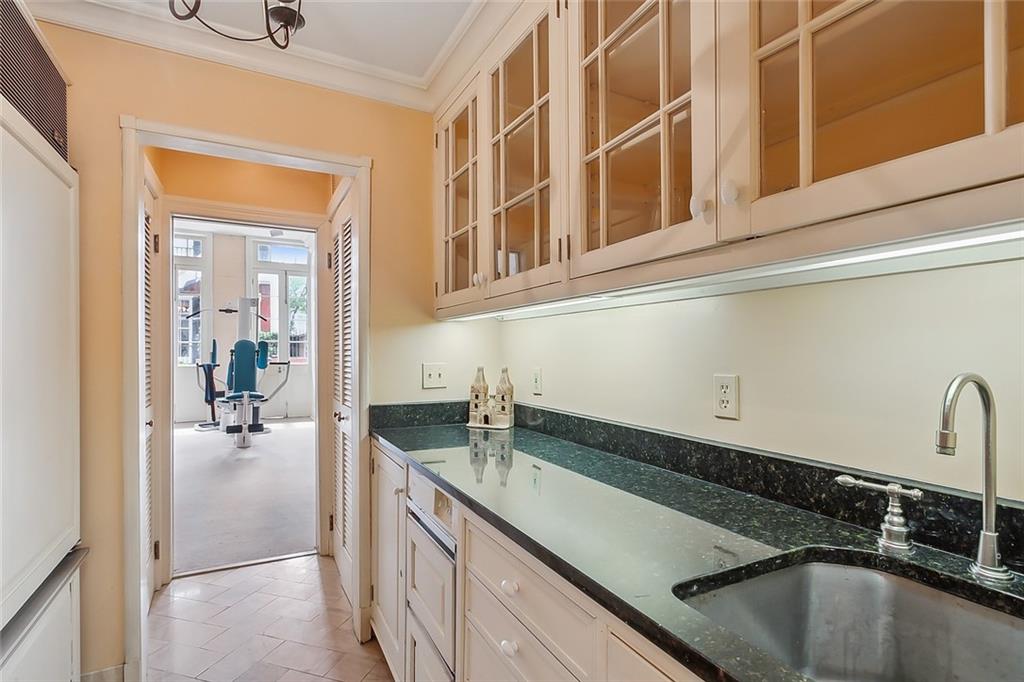 1229 CHARTRES Street