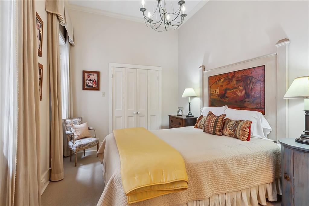 1229 CHARTRES Street