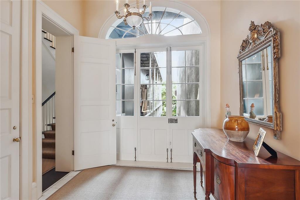 1229 CHARTRES Street