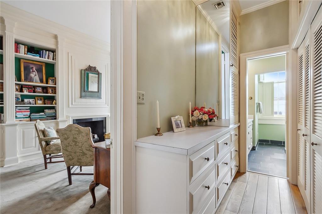 1229 CHARTRES Street