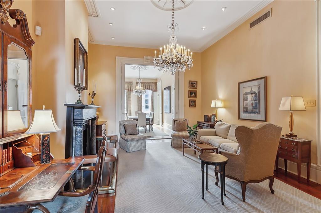 1229 CHARTRES Street