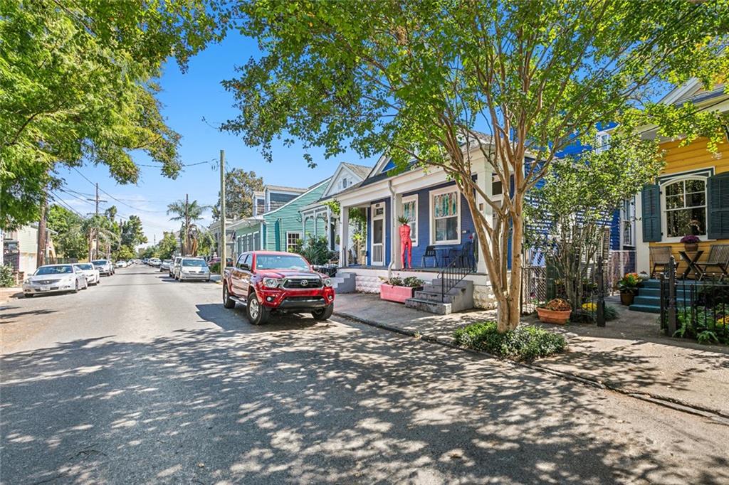 1838 BURGUNDY Street