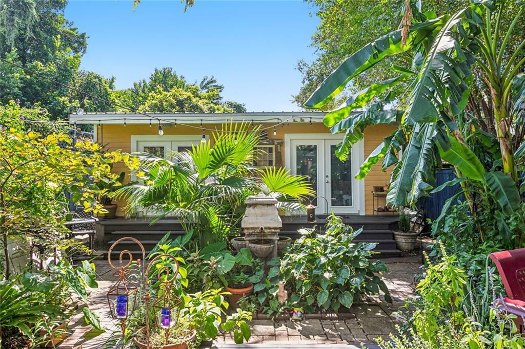 1838 BURGUNDY Street