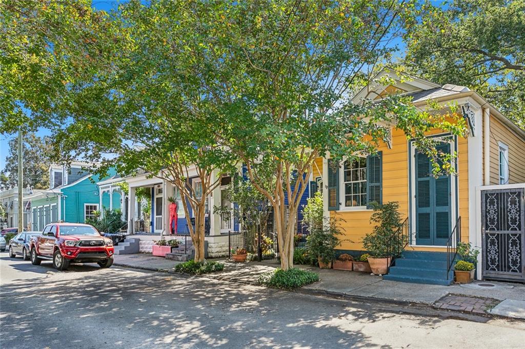 1838 BURGUNDY Street