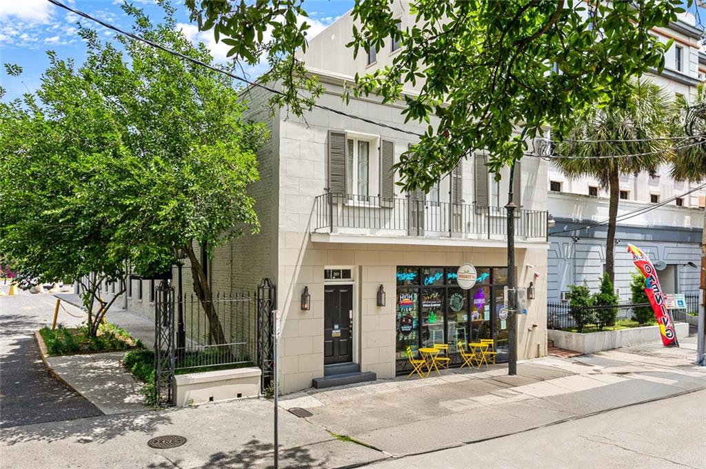 427 ESPLANADE Avenue 104