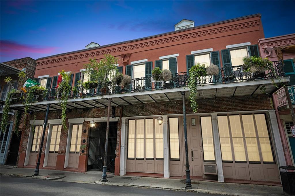 931 CHARTRES Street 13