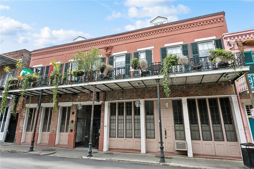 931 CHARTRES Street 13