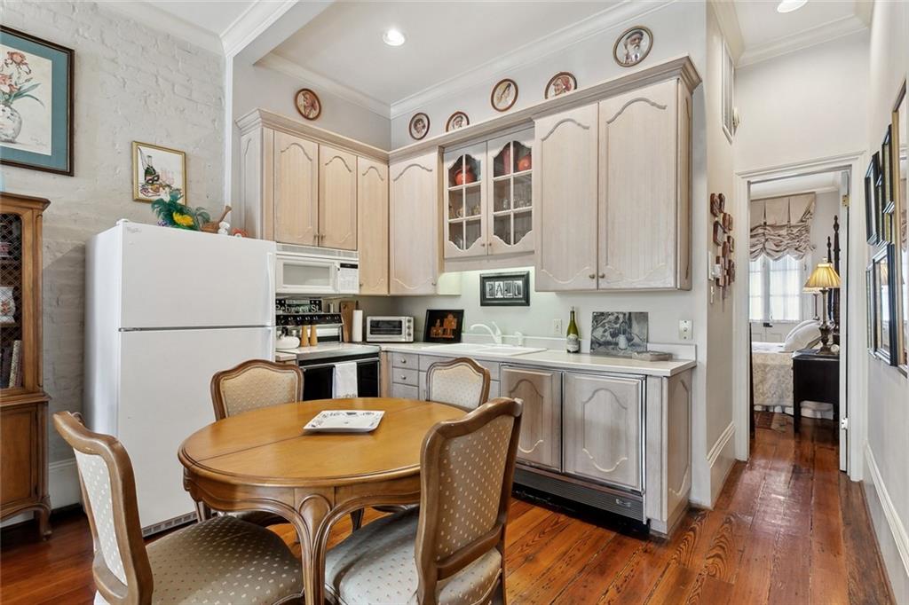 931 CHARTRES Street 13