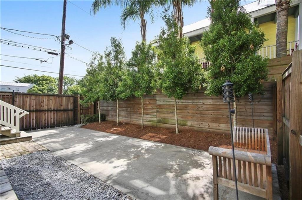 1341 CONSTANCE Street