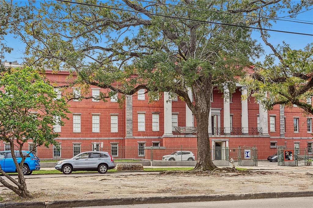 427 ESPLANADE Avenue 102