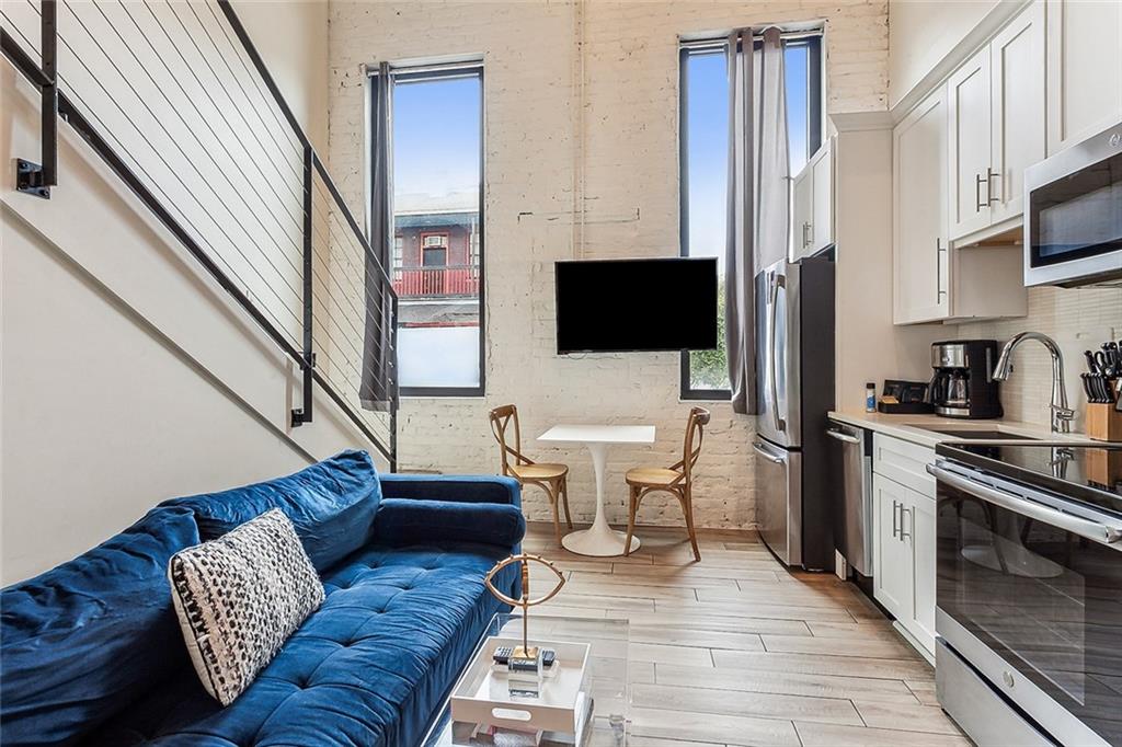 427 ESPLANADE Avenue 102