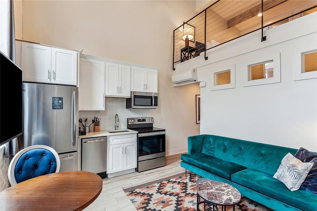 427 ESPLANADE Avenue 102
