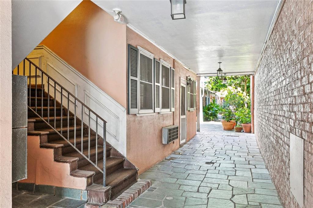 919 ST PHILIP Street 9