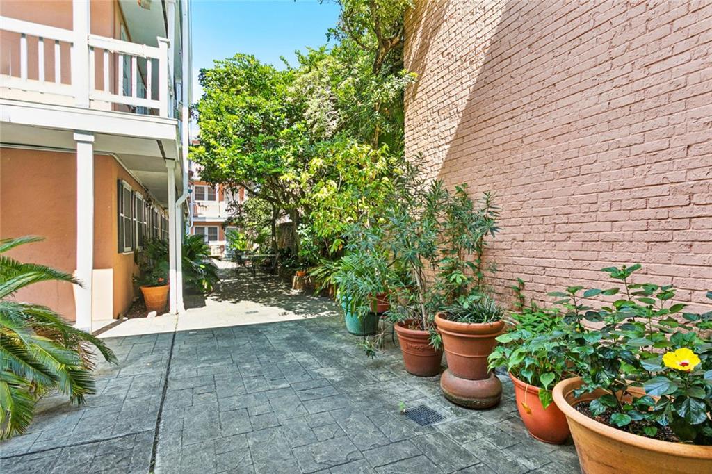919 ST PHILIP Street 9