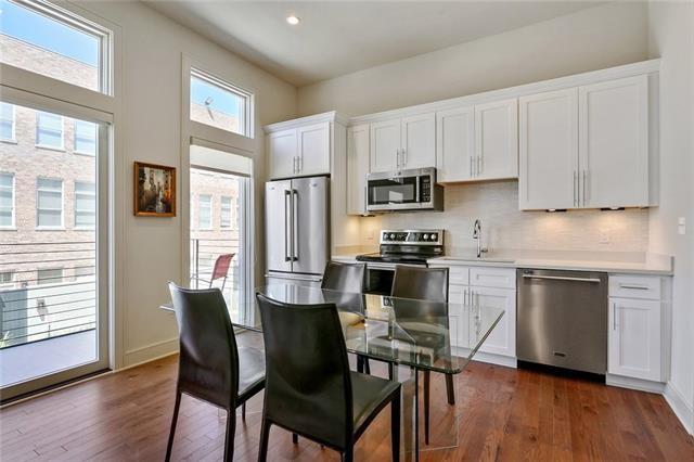 818 DAUPHINE Street TH100