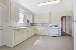 142 6TH Street