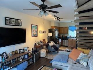 301 SEATTLE Street 11