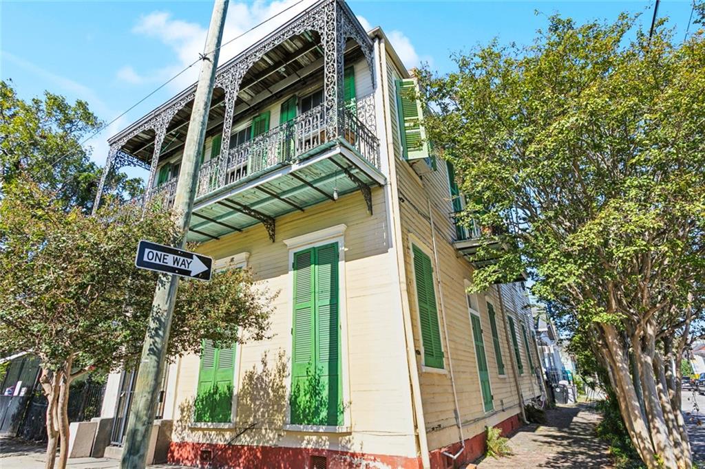 2003 DUMAINE Street