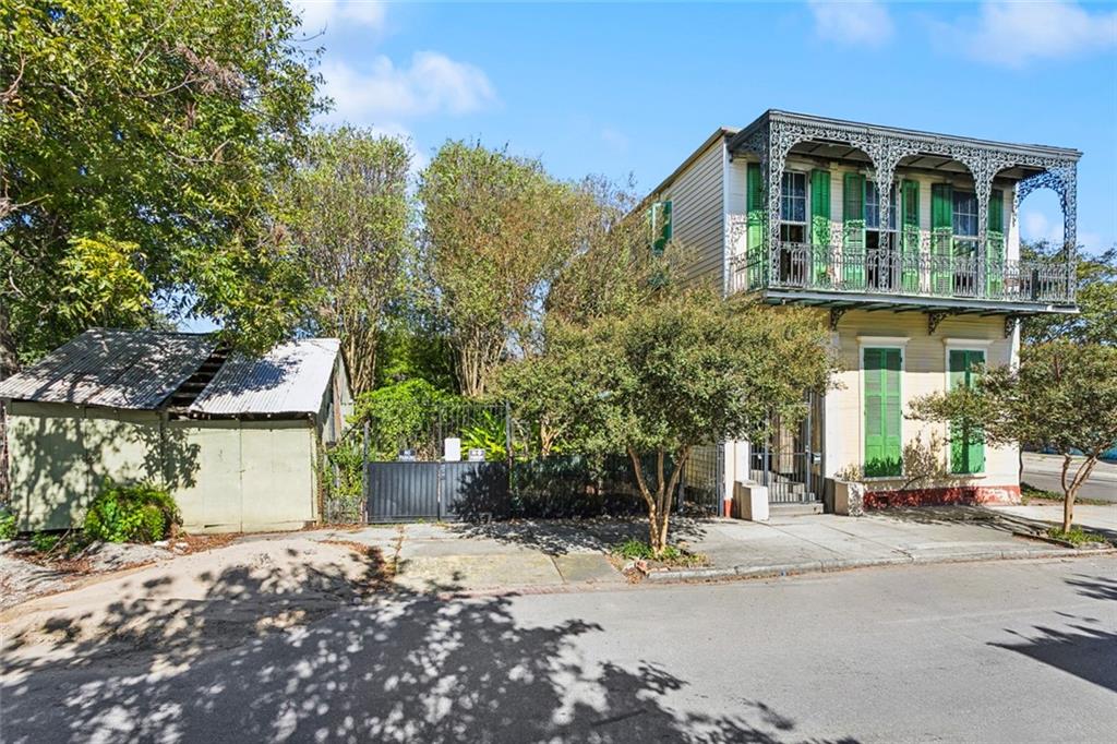 2003 DUMAINE Street
