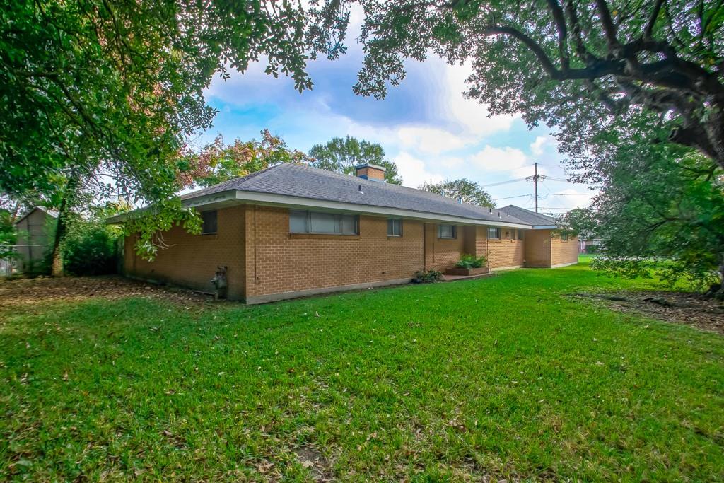 2133 ELLEN PARK Place