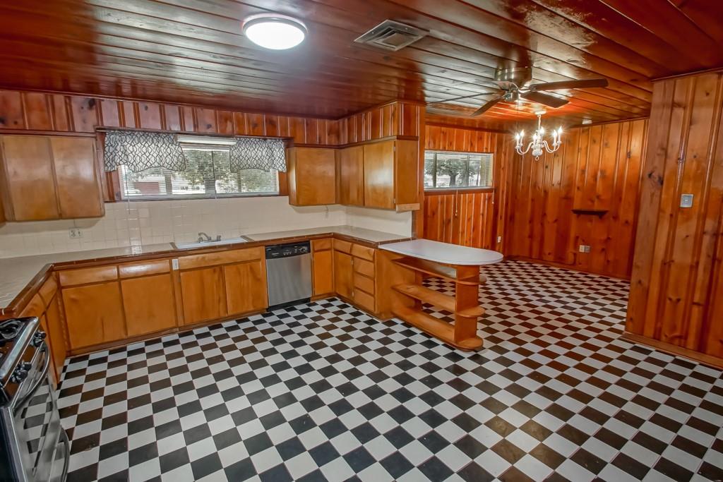 2133 ELLEN PARK Place