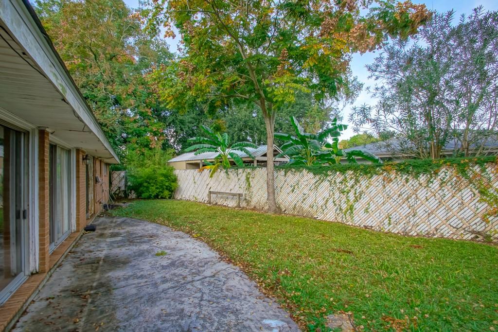 2133 ELLEN PARK Place