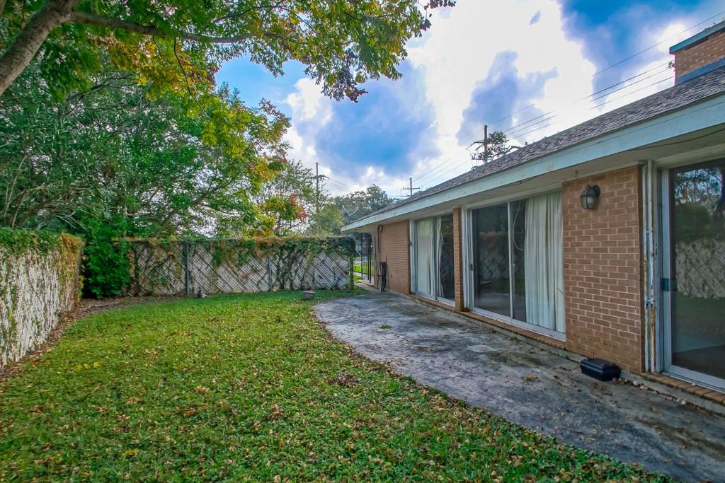 2133 ELLEN PARK Place