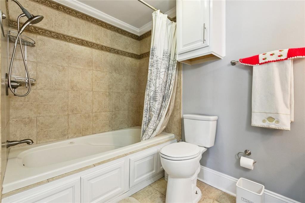 7300 LAKESHORE Drive 6